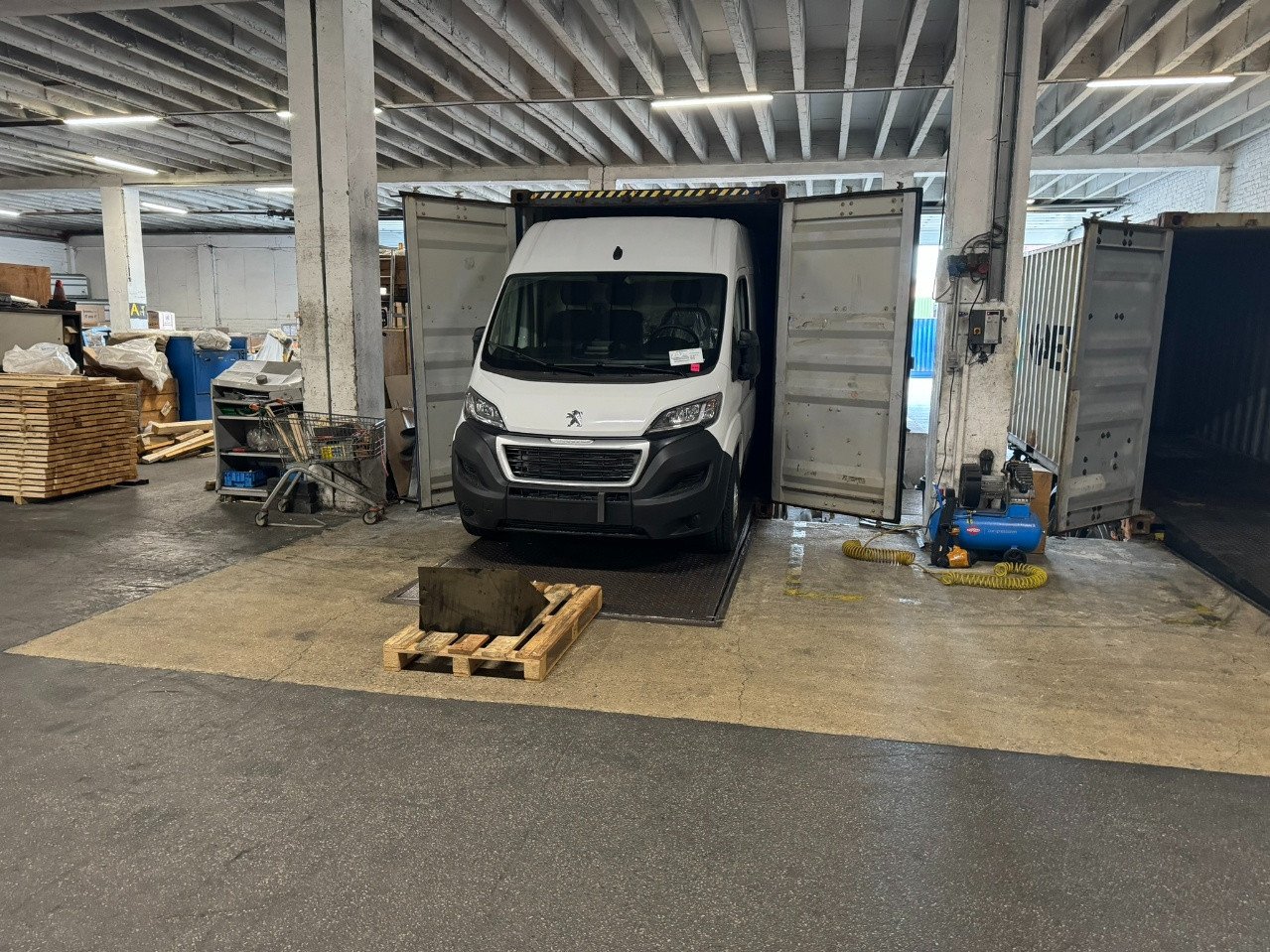 Automotive Logistics | Vehicle & Parts Forwarding Bentri coordinates global automotive movements from Antwerp: vehicles, machinery and parts with accurate planning, safe handling and reliable partners.