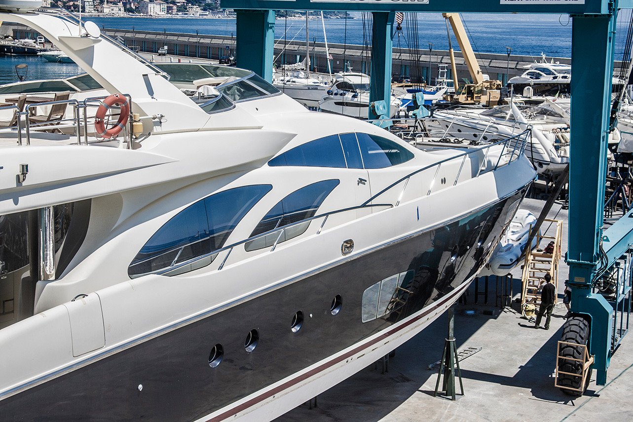 Yacht Shipments & Cradle-Building | Bentri Forwarding Careful yacht and tender handling from Antwerp. Bentri coordinates custom cradle-building, permits and loading with clear updates at every step.